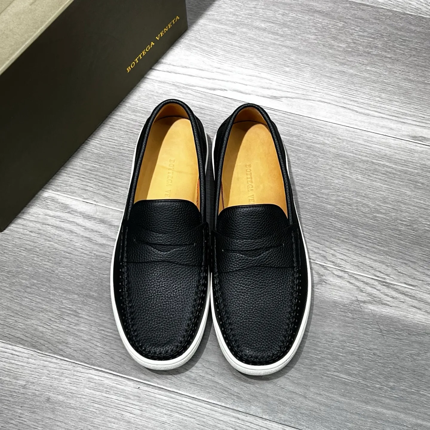 Ex-factory price 480 BV〰️Purely handmade classic men's beanie shoes👉👉driving shoes, slip-on shoes, made of Italian imported cowhide, 💕water-dyed cowhide lining, 🔊original outsole, waterproof platform design, comfortable for the feet. A good choice for traveling and driving, three colors available, code number: 38-44, (45 can be customized)